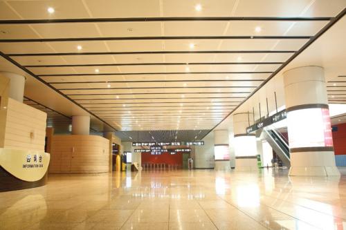 室内勾搭铝天花板